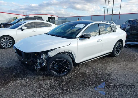 2025 Kia K4 Gt-Line из США, поврежденный, VIN 3KPFW4DE3SE221642